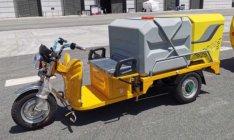 山東某小區物業引進一批經濟小型多功能高壓清洗車發貨現場