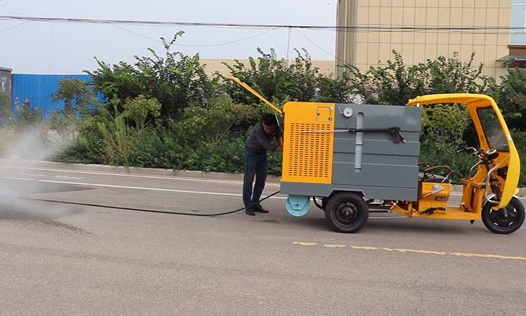 三輪高壓沖洗車管道疏通功能測(cè)試