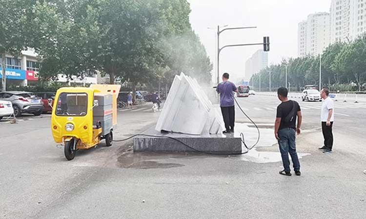 小型高壓清洗車(chē)為社區(qū)清潔保駕護(hù)航