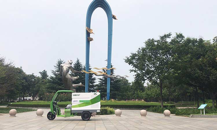 電動(dòng)三輪高壓清洗車(chē)