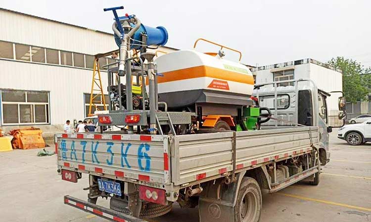 環衛公司定制純電動三輪灑水車，用于疫情消毒噴霧