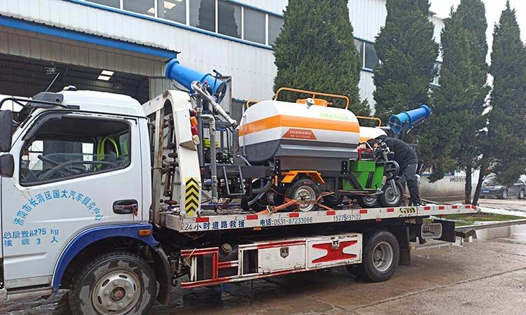 小型電動三輪灑水車裝車完畢準備出發 多功能三輪霧炮灑水車