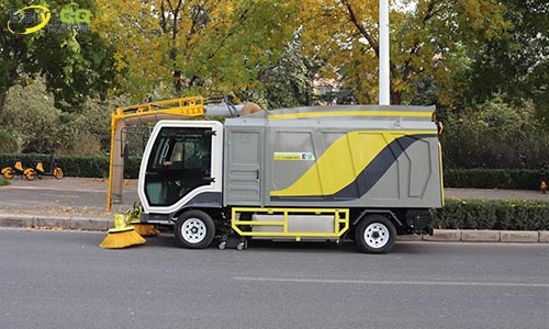 多功能樹葉收集車,非落葉季節能做什么?