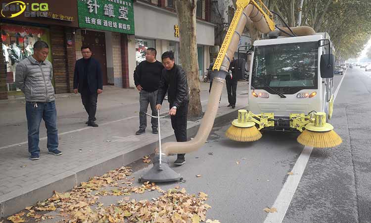 道路樹(shù)葉收集車(chē)