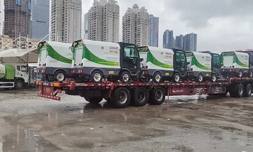小型四輪高壓清洗車抵達(dá)深圳某環(huán)衛(wèi)公司