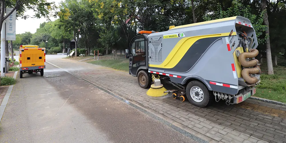 小型電動(dòng)洗掃車(chē)