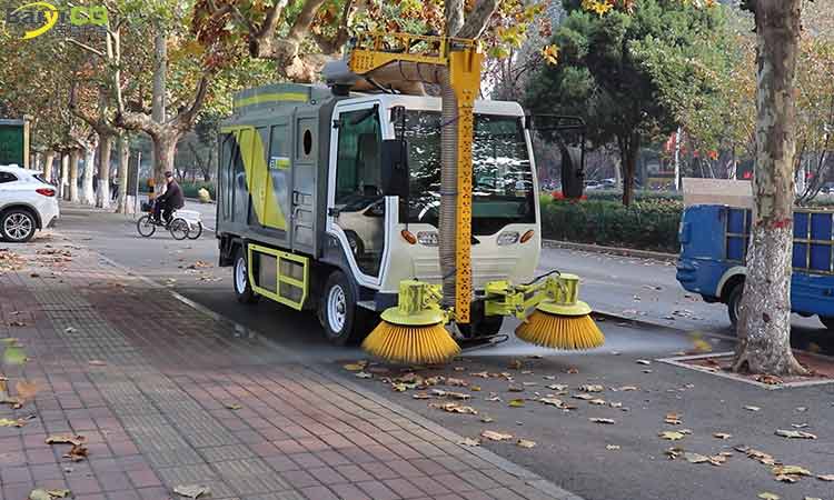 多功能樹(shù)葉收集車/