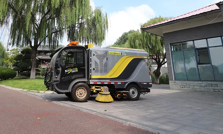 小型電動洗掃車道路清潔養(yǎng)護(hù)方案