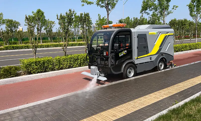 純電動(dòng)小型深度清潔車-機(jī)場(chǎng)景區(qū)物業(yè)人行道、輔道等路段衛(wèi)生治理，純電動(dòng)，更環(huán)保！！！