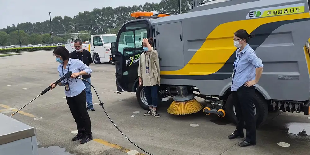 機(jī)場洗掃車_電動(dòng)洗掃車_環(huán)衛(wèi)洗掃車_機(jī)場道路洗掃車