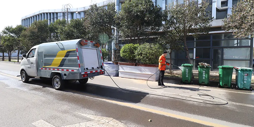 新能源道路養護車_道路高壓沖洗車_新能源環衛車_小型高壓清洗車