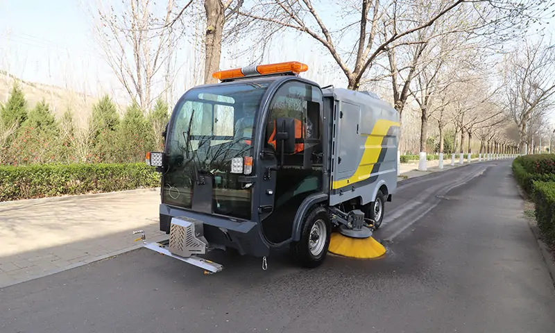 純電動洗掃車背街小巷顯神通，洗掃全面，操作簡單獲得認(rèn)可