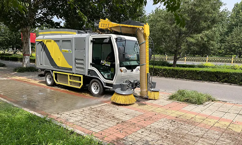 樹葉收集車——引領綠色清潔革命的力量，落葉收集專用車輛。