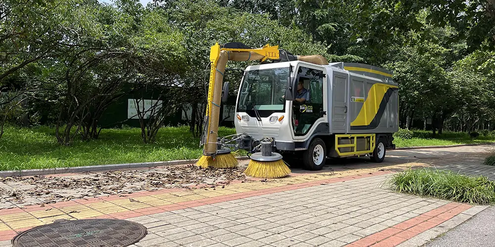 純電動(dòng)樹(shù)葉收集車_多功能樹(shù)葉收集車_吸樹(shù)葉的機(jī)器_掃樹(shù)葉神器