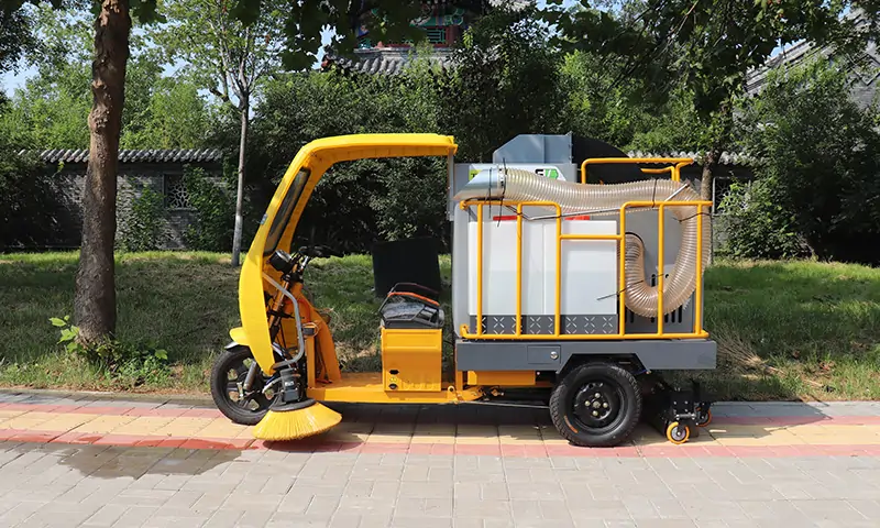 高效便捷的秋季落葉收集轉運專用車輛,三輪駕駛式樹葉收集車!