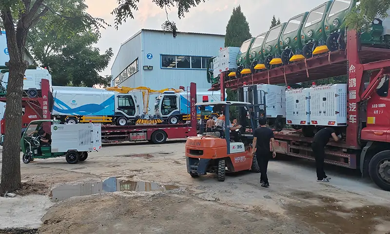 純電動四輪樹葉收集車:環保高效的市政道路清潔解決方案