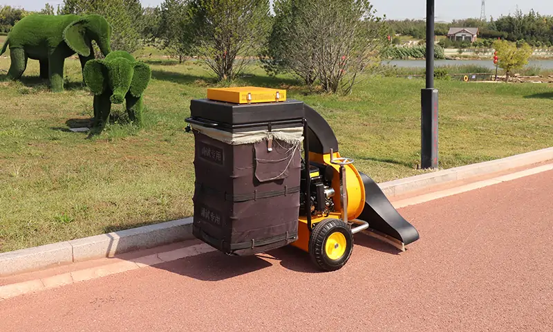 創新環保,小型手推式樹葉收集器成為城市環衛的得力助手