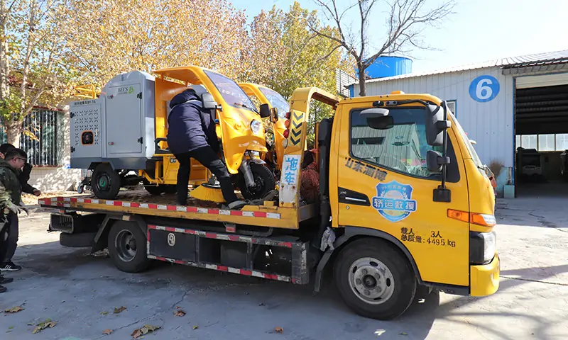 小型樹葉收集車:城市環境建設的綠色力量
