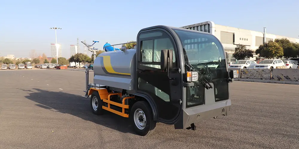 小型電動(dòng)灑水車(chē) 電動(dòng)四輪灑水車(chē) 移動(dòng)消毒車(chē) 小型電動(dòng)灑水車(chē) 新型灑水車(chē)