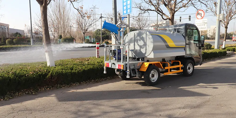 小型電動(dòng)灑水車(chē) 電動(dòng)四輪灑水車(chē) 移動(dòng)消毒車(chē) 小型電動(dòng)灑水車(chē) 新型灑水車(chē)