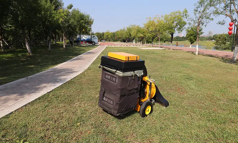 手推式樹葉收集器:解放綠化帶清理的新利器