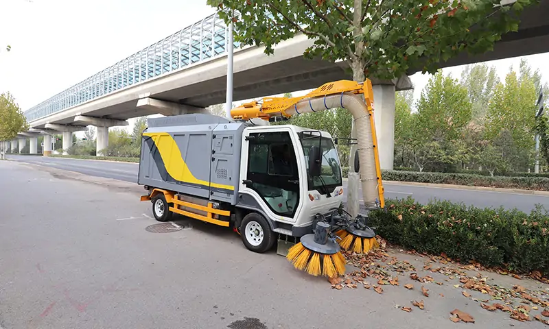 純電動樹葉收集車:秋冬季節的落葉清理專用車輛