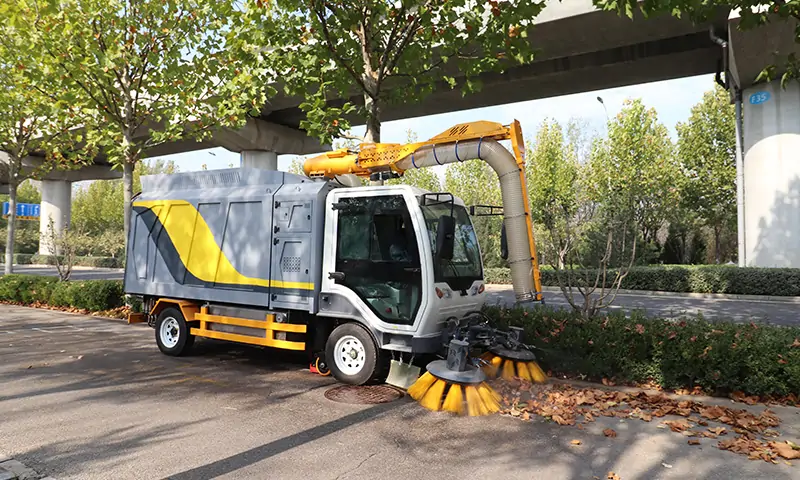 多功能四輪樹葉收集車:秋季落葉清理的最佳選擇