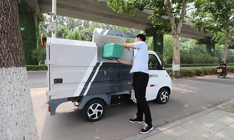 新能源垃圾清運車：物業景區道路垃圾桶垃圾轉運的專業設備