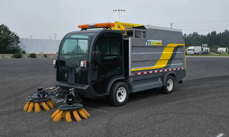新能源樹葉收集車:高效環保的清潔利器