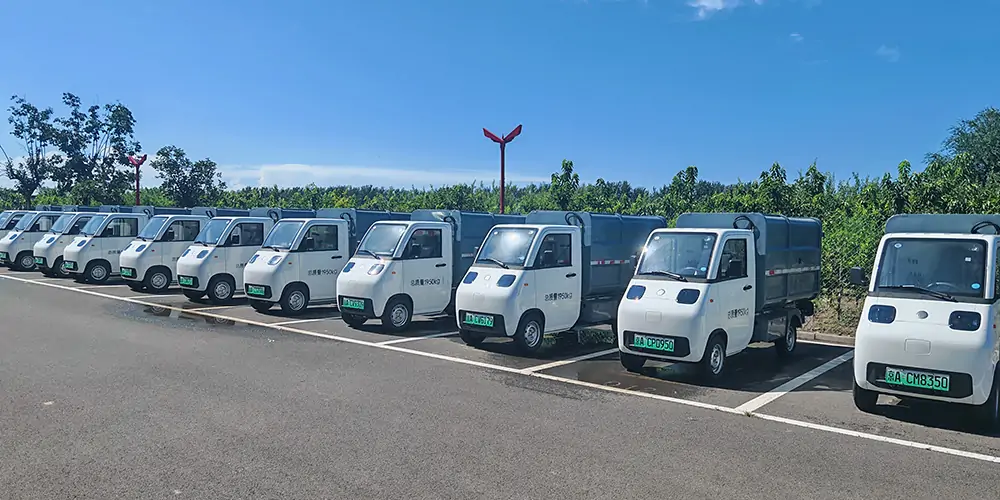 新能源側(cè)裝垃圾車(chē)，側(cè)裝式垃圾車(chē)，垃圾車(chē)，小型垃圾車(chē)