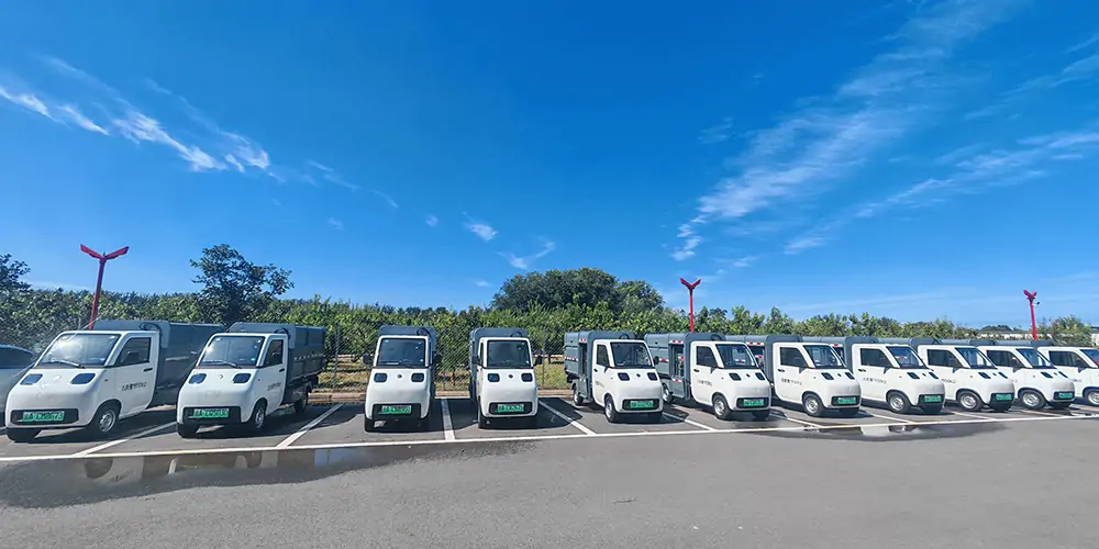 新能源側(cè)裝垃圾車(chē)，側(cè)裝式垃圾車(chē)，垃圾車(chē)，小型垃圾車(chē)