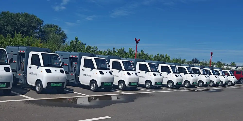 新能源側(cè)裝垃圾車(chē)，側(cè)裝式垃圾車(chē)，垃圾車(chē)，小型垃圾車(chē)