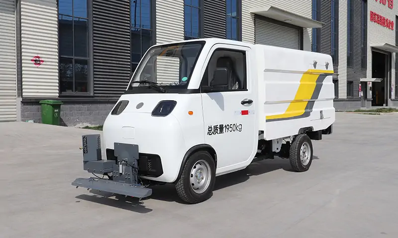 新能源路面養(yǎng)護(hù)車(chē):高效、環(huán)保的城市清潔好幫手